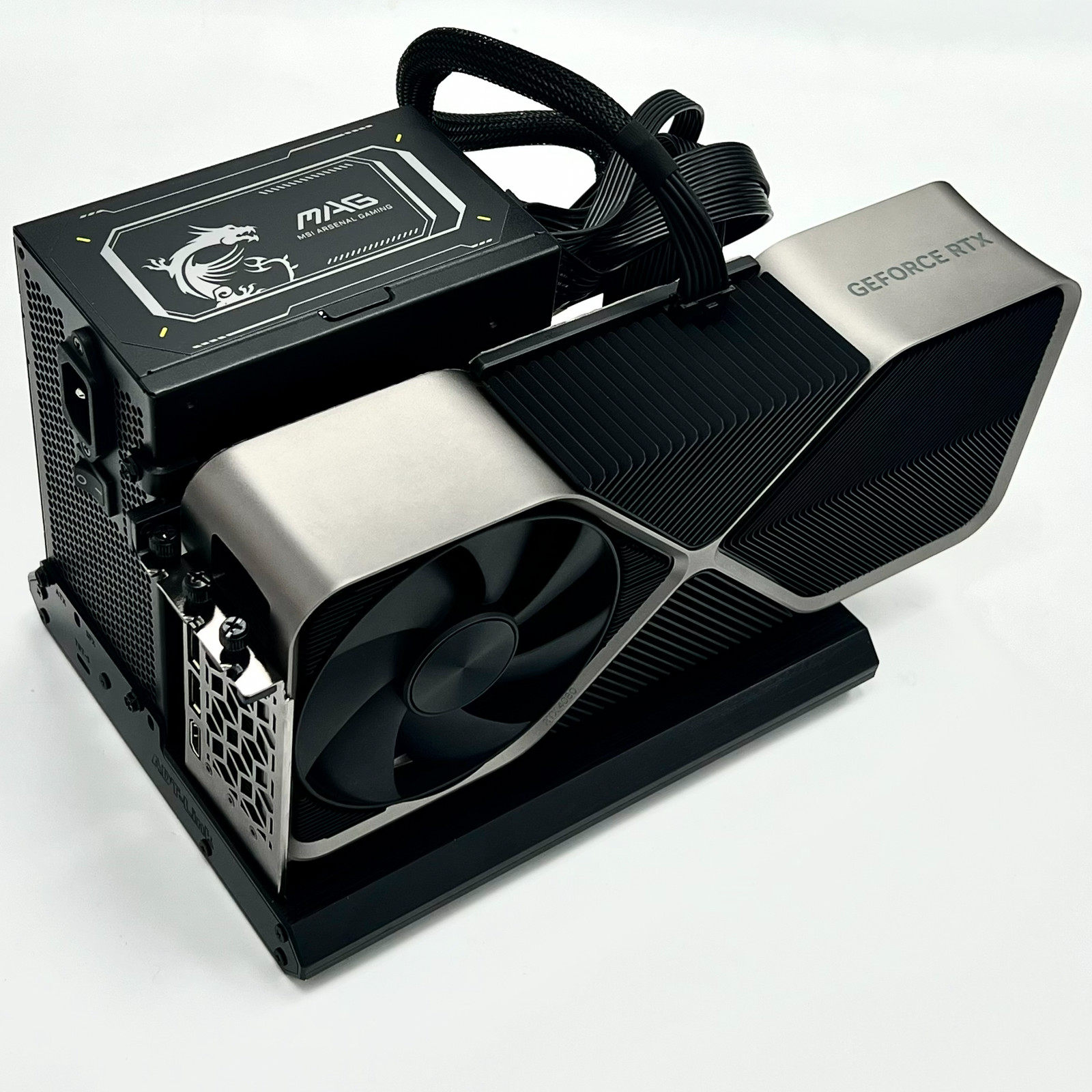 ADT Thunderbolt-5 PCIe 4.0 x4  - Thunderbolt 4 External Gpu Enclosure recension och pris